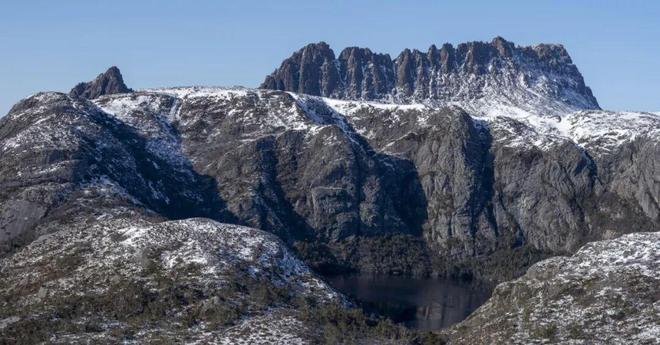 人不幸丧命！“这样徒步风险极大”冰球突破