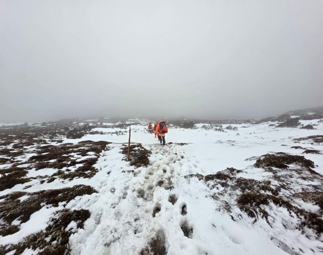 人不幸丧命！“这样徒步风险极大”冰球突破游戏4名中国游客被困1(图6)