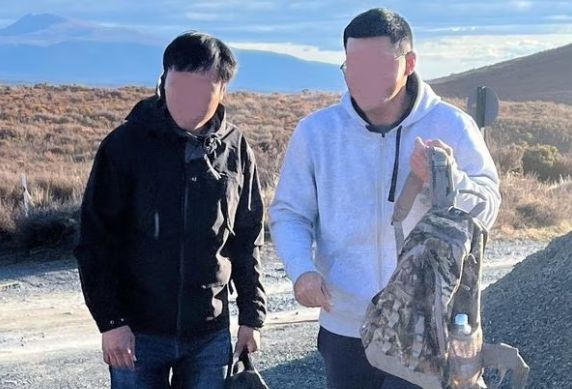 人不幸丧命！“这样徒步风险极大”冰球突破游戏4名中国游客被困1(图5)